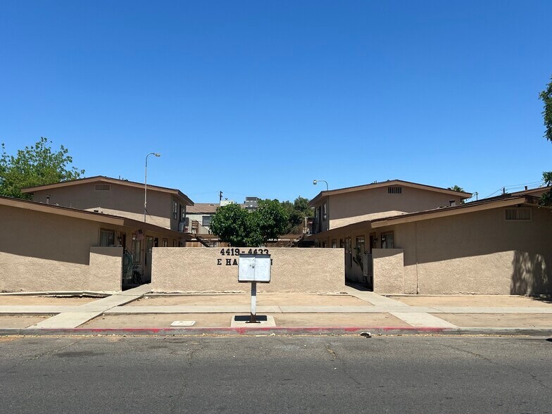 4419 E Hamilton Ave, Fresno, CA à vendre - Photo de l’immeuble – Image 2 sur 21