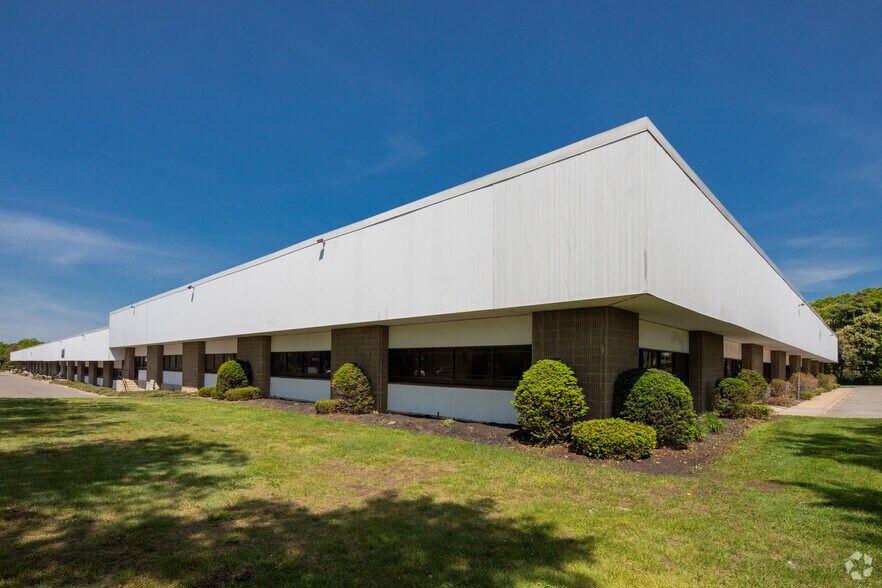 80 13th Ave, Ronkonkoma, NY à louer - Photo de l’immeuble – Image 1 sur 6