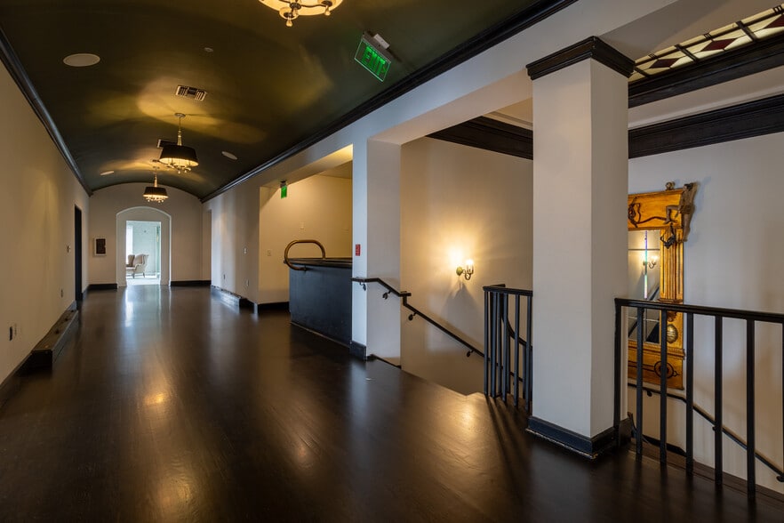 6525 W Sunset Blvd, Los Angeles, CA à louer - Numérisation 3D Matterport – Image 2 sur 22