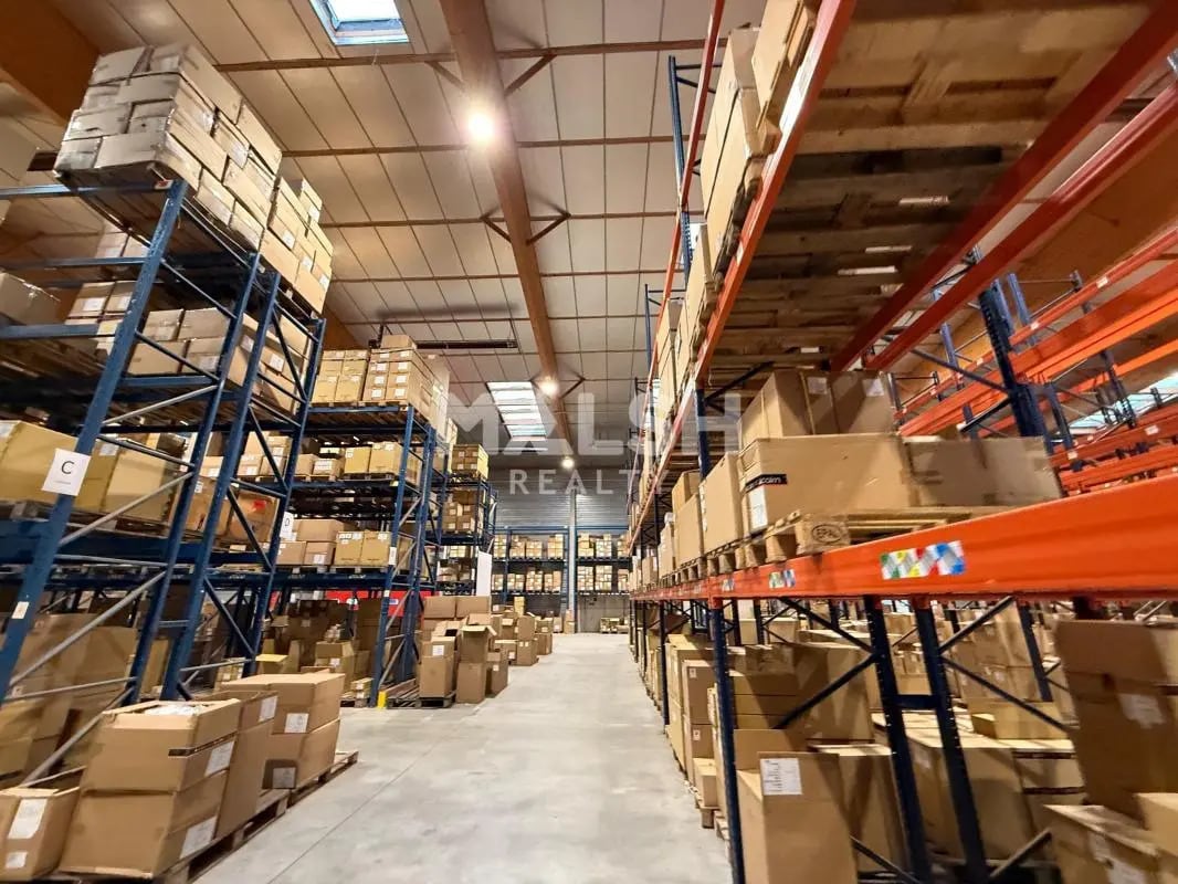 Local d’activités dans Saint-André-de-Corcy à louer Photo de l’immeuble– Image 1 sur 8