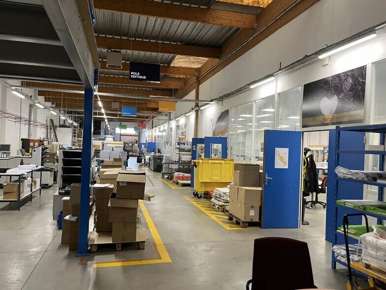 Local d’activités dans Colombes à louer - Photo de l’immeuble – Image 3 sur 10