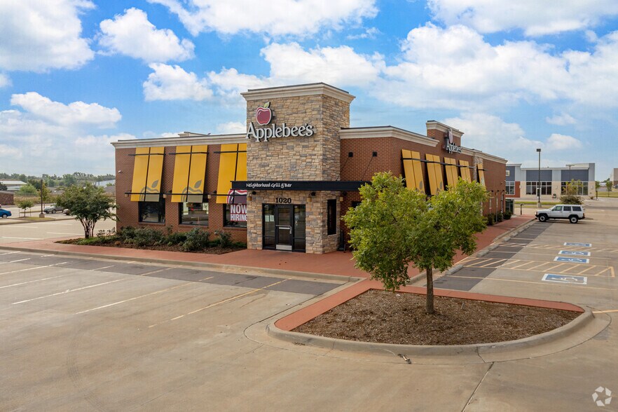1020 E State Highway 152, Mustang, OK à louer - Photo principale – Image 1 sur 3