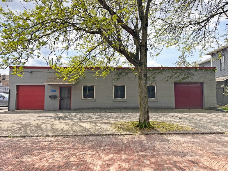 225 E 10th St, Indianapolis, IN à vendre - Photo de l’immeuble – Image 2 sur 15