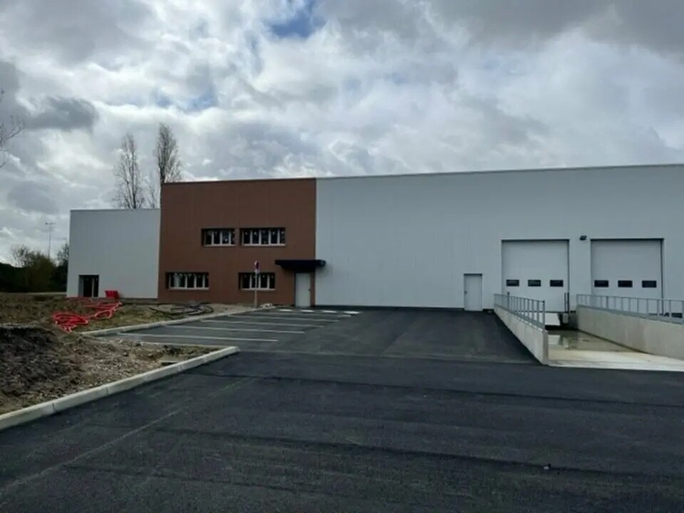Local d’activités dans Carbon-Blanc à louer Photo de l’immeuble– Image 1 sur 3