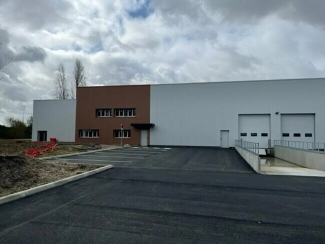 Plus de détails pour Local d'activités à louer