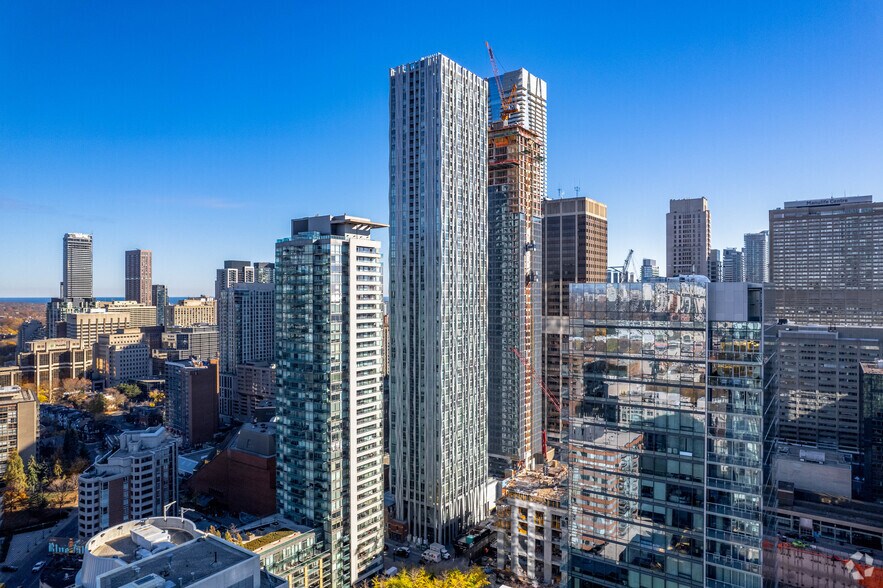 1 Yorkville Ave, Toronto, ON à vendre - Photo de l’immeuble – Image 2 sur 3