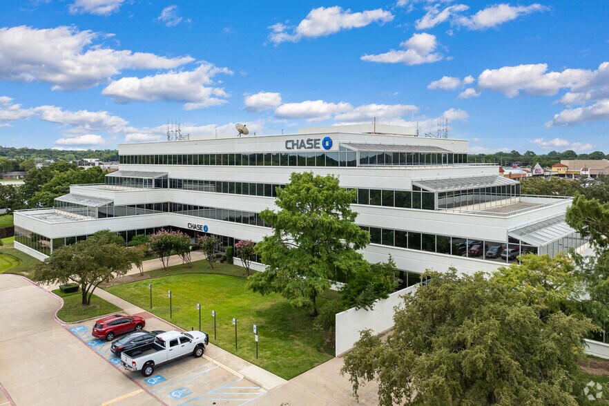 1301 S Bowen Rd, Arlington, TX à louer - Photo principale – Image 1 sur 15