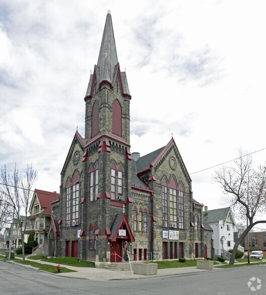 124-140 W Garfield Ave, Milwaukee, WI à louer - Photo de l’immeuble – Image 1 sur 8