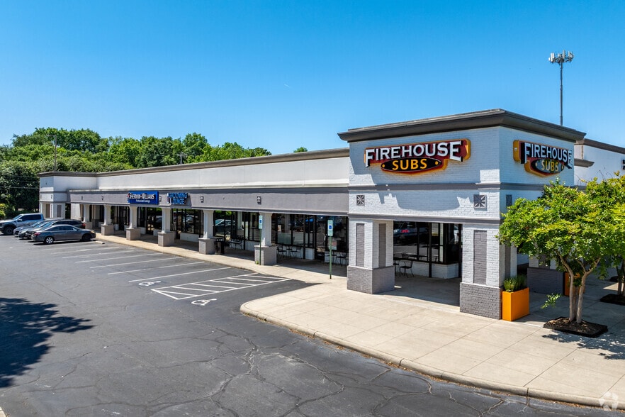 9101 Pineville-Matthews Rd, Pineville, NC à louer - Photo principale – Image 1 sur 7