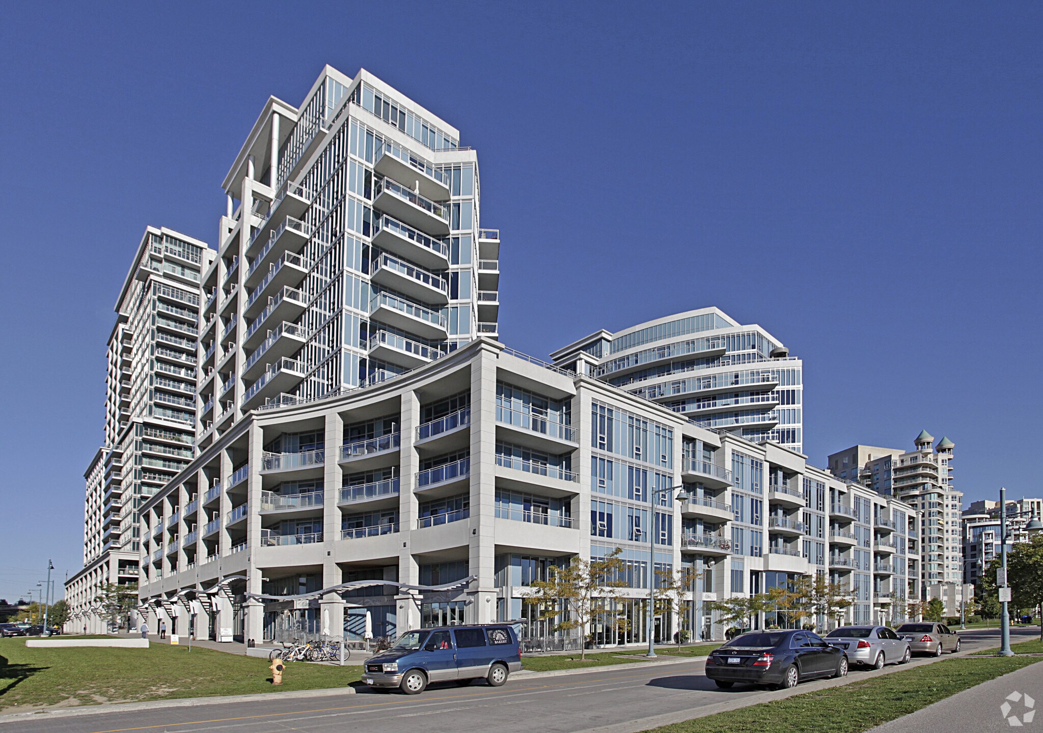 58 Marine Parade Dr, Toronto, ON à louer Photo principale– Image 1 sur 5