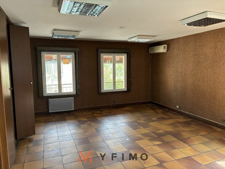 Bureau dans Mézières-sur-Seine à vendre - Photo intérieure – Image 3 sur 9