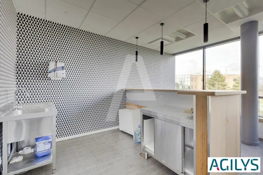 Bureau dans Saclay à louer - Photo de l’immeuble – Image 3 sur 12