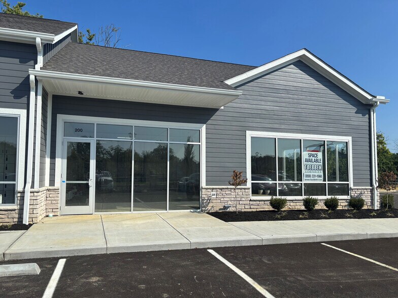 1330 N Bend Rd, Hebron, KY à louer - Photo de l’immeuble – Image 3 sur 7