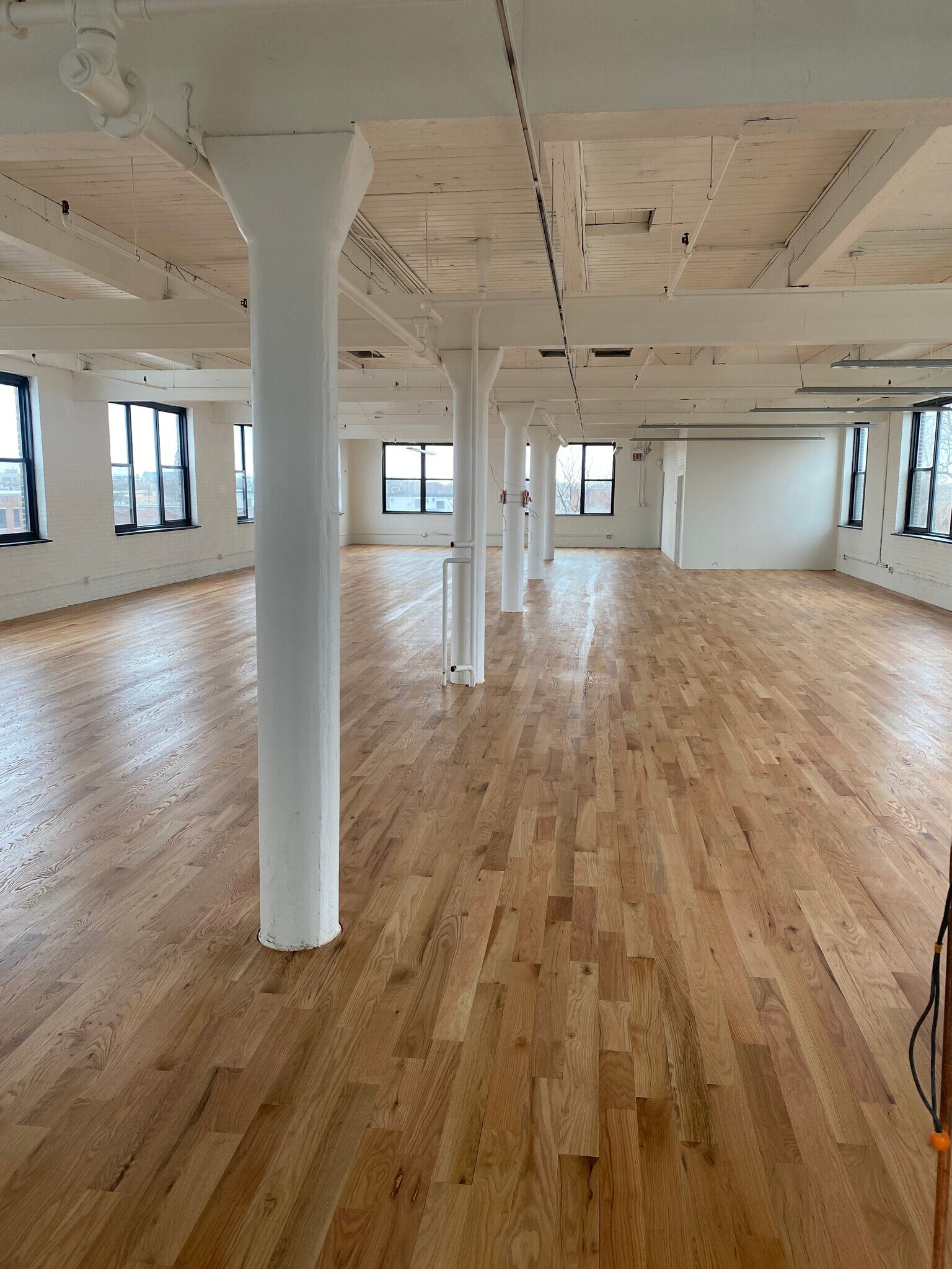 4147 N Ravenswood Ave, Chicago, IL à louer Photo de l’immeuble– Image 1 sur 15
