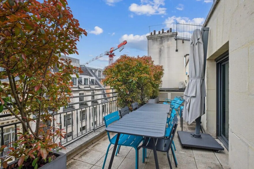31-33 Rue De La Baume, Paris à louer - Photo de l’immeuble – Image 2 sur 14