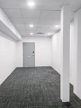 340-390 Saskatoon St, London, ON à louer Photo intérieure– Image 2 sur 4