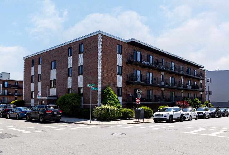 Castle Island Portfolio portefeuille de 4 biens à vendre sur LoopNet.fr - Photo de l’immeuble – Image 3 sur 7