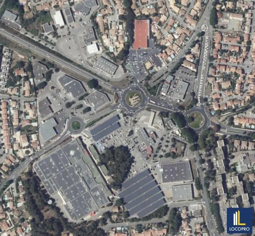 Local commercial dans Istres à louer Photo de l’immeuble– Image 1 sur 6