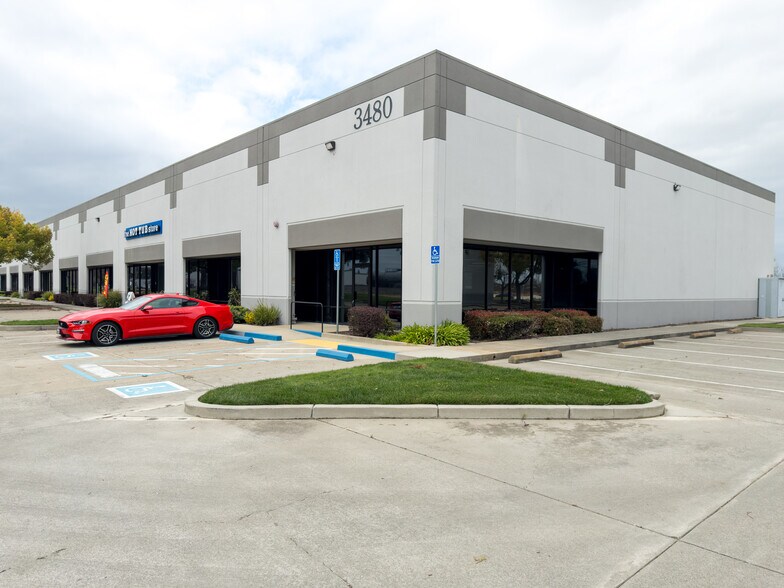 3380 Industrial Blvd, West Sacramento, CA à louer - Photo de l’immeuble – Image 3 sur 12