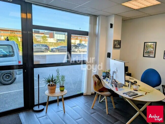 Plus de détails pour Local d'activités à louer