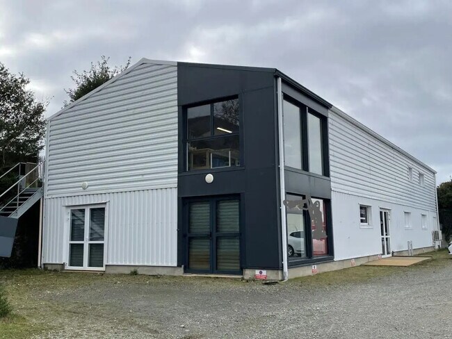 Plus de détails pour Local d'activités à louer