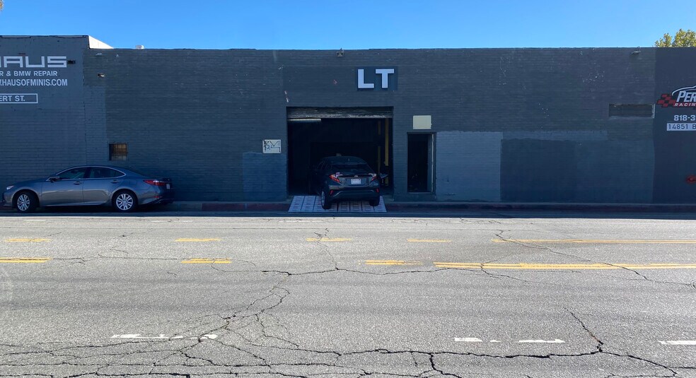14855 Bessemer St, Van Nuys, CA à louer - Photo de l’immeuble – Image 2 sur 5