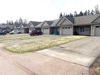 Plus de détails pour 2 Meadow Ln, Sackville, NB - Logement à vendre