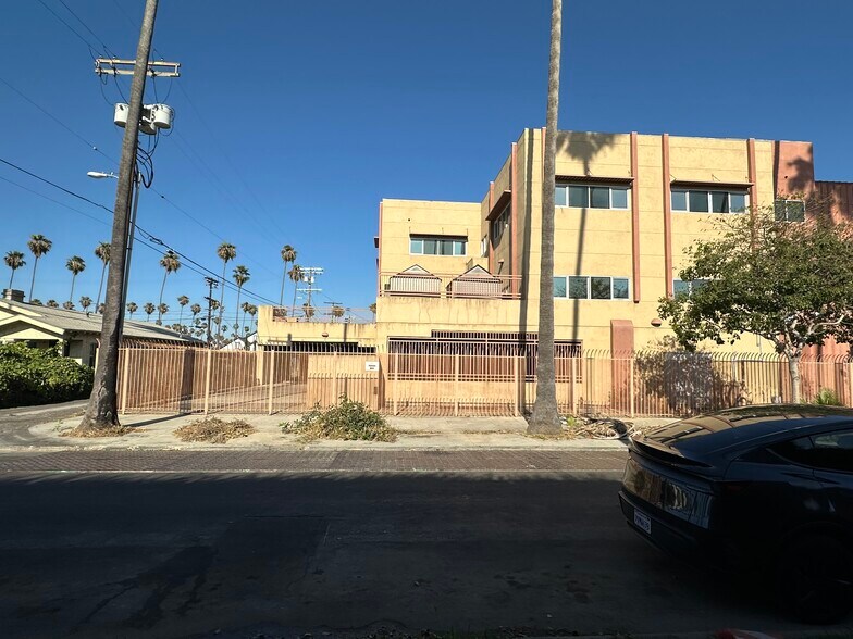2069 W Slauson Ave, Los Angeles, CA à vendre - Photo de l’immeuble – Image 2 sur 12