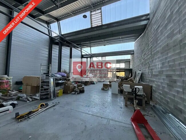 Plus de détails pour Local d'activités à louer