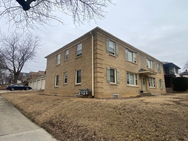 6528 W Center St, Milwaukee, WI à vendre - Photo de l’immeuble – Image 2 sur 3