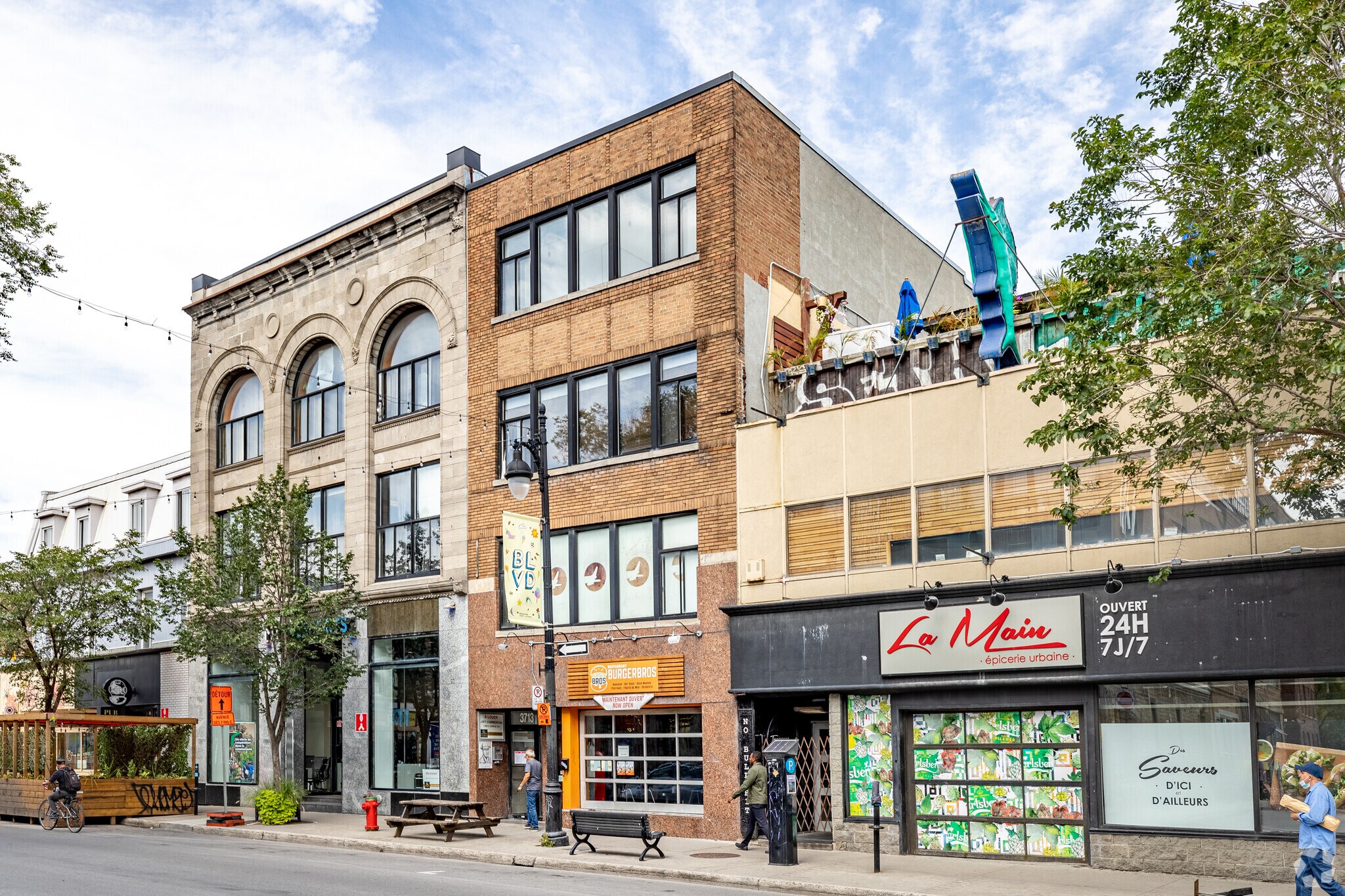 3711-3713 Boul Saint-Laurent, Montréal, QC à louer Photo de l’immeuble– Image 1 sur 2