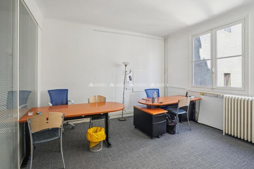 12 Rue De Milan, Paris à louer - Photo de l’immeuble – Image 2 sur 15