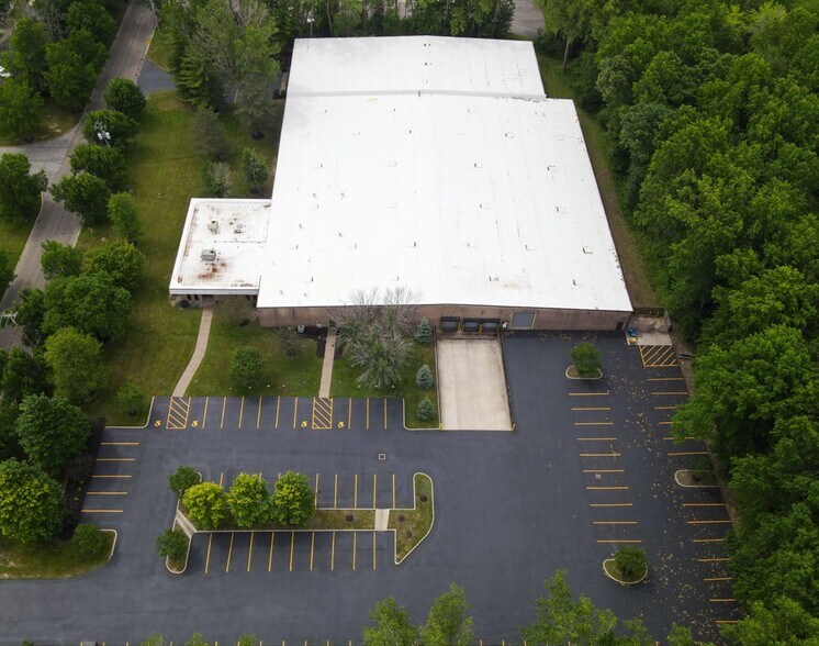55 Woodridge Dr, Amherst, NY à louer - Photo de l’immeuble – Image 2 sur 7