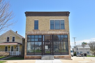 700 N Wisconsin St, Port Washington, WI à louer Photo de l’immeuble– Image 1 sur 9