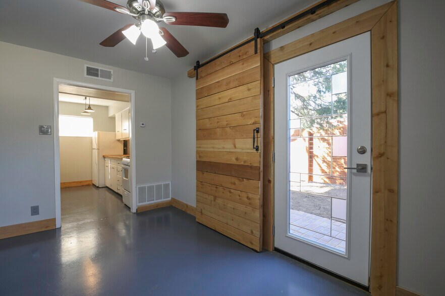 804 N Locust St, Denton, TX à vendre - Photo intérieure – Image 3 sur 39