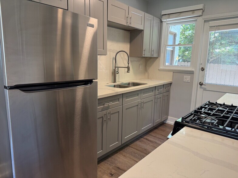 1311-1315 N Allesandro St, Los Angeles, CA à vendre - Photo de l’immeuble – Image 2 sur 21