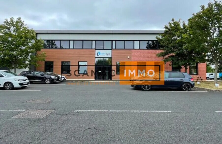 Bureau dans Villeneuve-la-Garenne à louer - Photo de l’immeuble – Image 3 sur 7