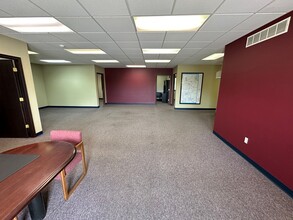 2925 S Meadowbrook Rd, Springfield, IL à louer Photo intérieure– Image 1 sur 13