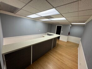 1995 E Oakland Park Blvd, Fort Lauderdale, FL à louer Photo intérieure– Image 2 sur 46