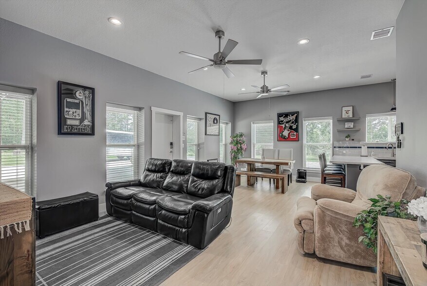 202 W Stroker Rd, Crosby, TX à vendre - Photo intérieure – Image 3 sur 65