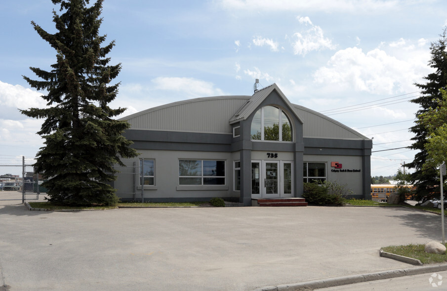 735 41st Ave NE, Calgary, AB à vendre - Photo principale – Image 1 sur 3