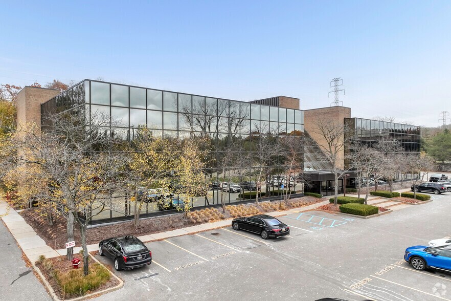 300 E Long Lake Rd, Bloomfield Hills, MI à vendre - Photo principale – Image 1 sur 18