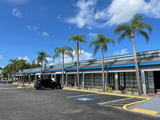 601-677 N Washington Blvd, Sarasota, FL à louer Photo principale– Image 1 sur 19