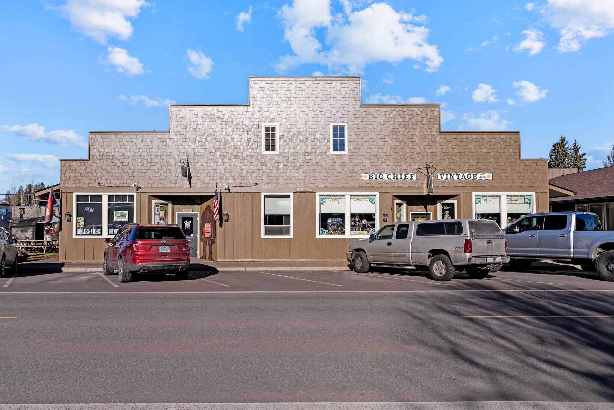 352 E Hood Ave, Sisters, OR à vendre Photo principale– Image 1 sur 35