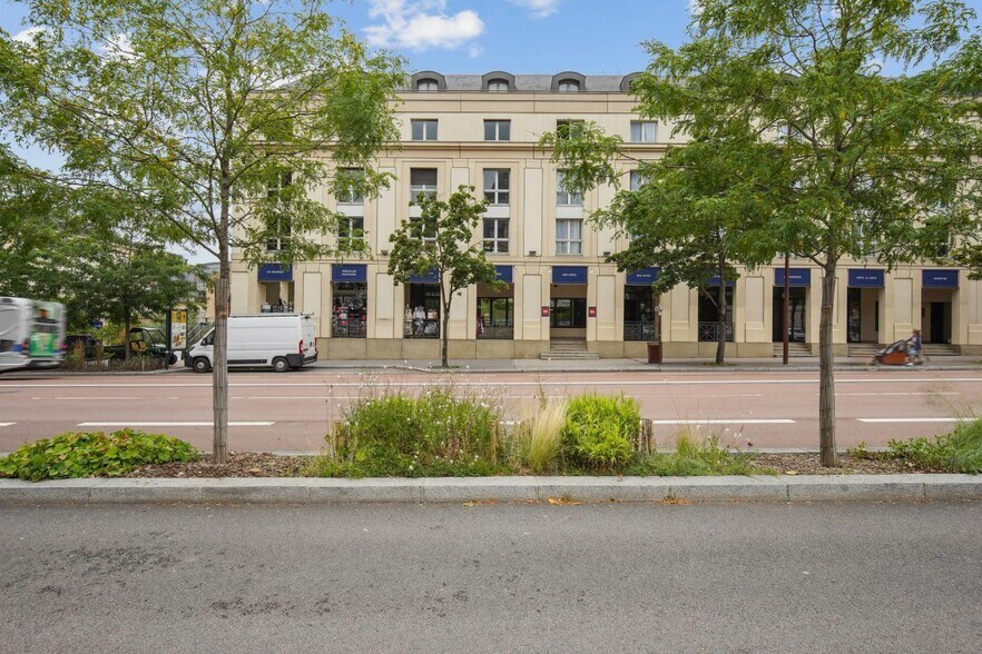 Bureau dans Versailles à louer - Photo de l’immeuble – Image 1 sur 14