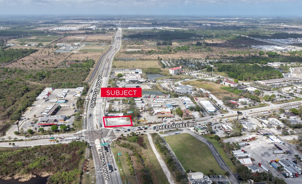2898 S Kings Hwy, Fort Pierce, FL à louer - Photo de l’immeuble – Image 3 sur 5