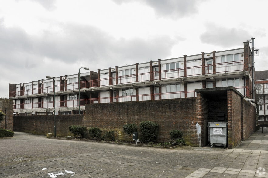 66 Lilburne Walk, Londres à vendre - Photo de l’immeuble – Image 2 sur 4