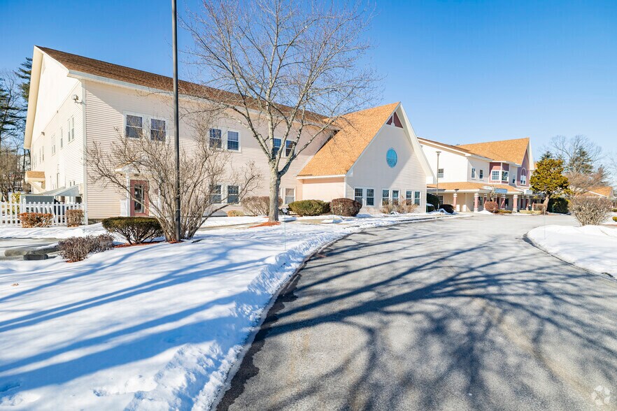 30-32 Daniel Webster Hwy, Merrimack, NH à louer - Photo de l’immeuble – Image 1 sur 7