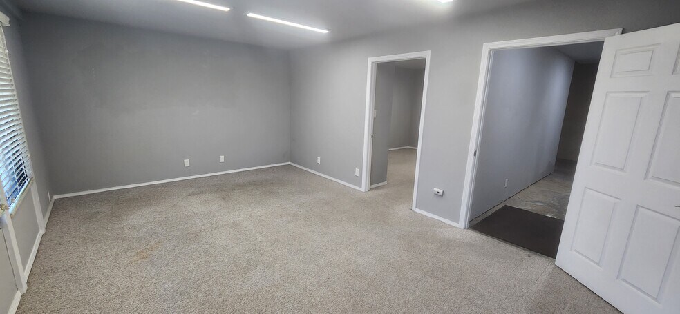 4959 E Dakota Ave, Fresno, CA à louer - Photo de l’immeuble – Image 2 sur 5