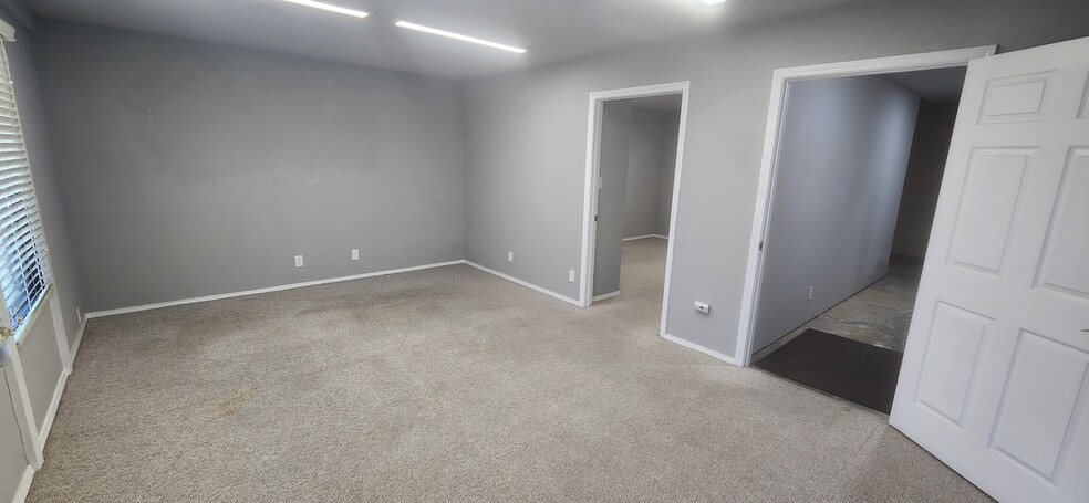 4959 E Dakota Ave, Fresno, CA à louer - Photo de l’immeuble – Image 3 sur 5